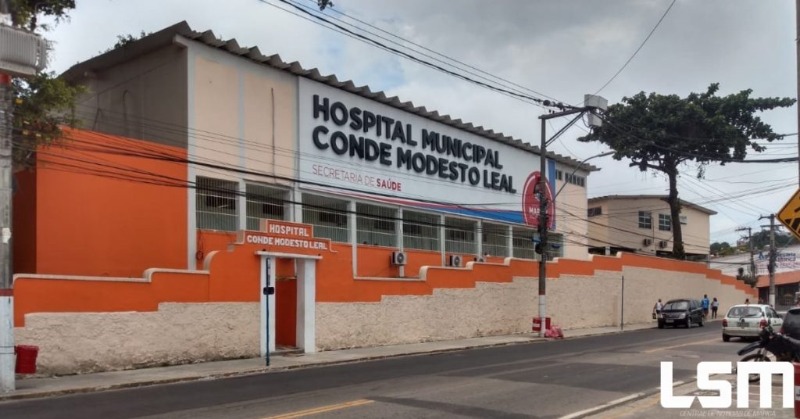 Homem fica ferido após acidente entre carro e moto em Itaipuaçu