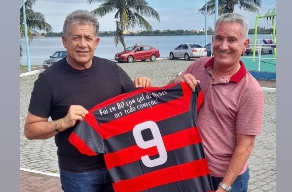 Ídolo do Flamengo visita cidade de Maricá 