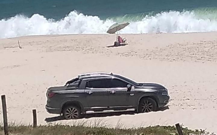 Banhistas reclamam de veículos que circulam nas areias das praias de Saquarema