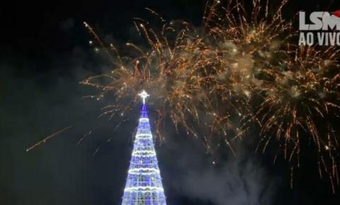 Natal Iluminado 2021 é inaugurado com um verdadeiro espetáculo de luzes e fogos em Araçatiba  