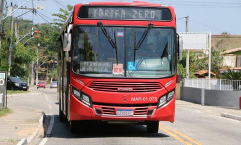 Ônibus do 'Vermelhinho' é vandalizado por usuários em Maricá 