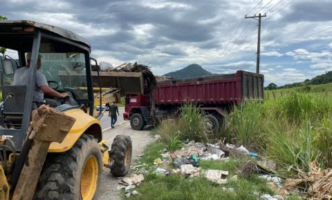 SOMAR realiza limpeza de um vazadouro irregular no Condado 