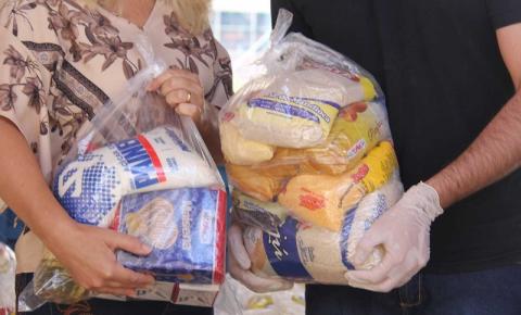 Prefeitura continuará entregando cestas básicas e kits de limpeza para estudantes da rede municipal 