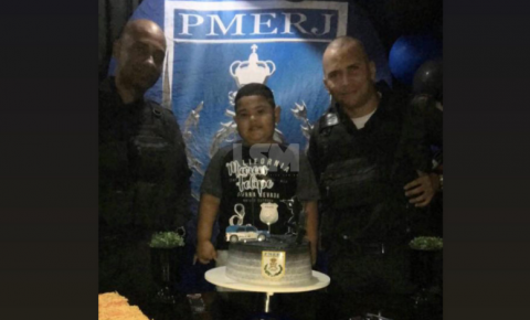 Policiais Militares fazem surpresa para criança fã da PM em festa de aniversário em Itaipuaçu 