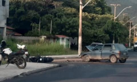 Motociclista fica gravemente ferido após acidente com carro em Itaipuaçu