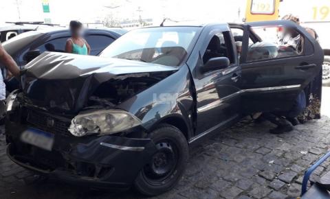 RJ-106: Engavetamento entre cinco carros deixa uma idosa ferida em Inoã