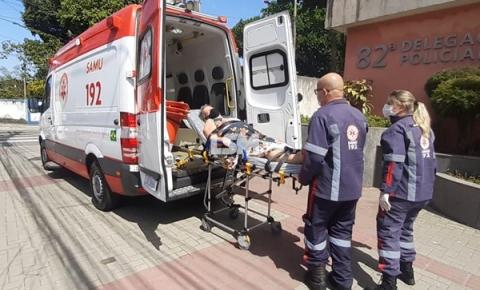 Idosa passa mal e é socorrida por ambulância na Delegacia de Maricá 